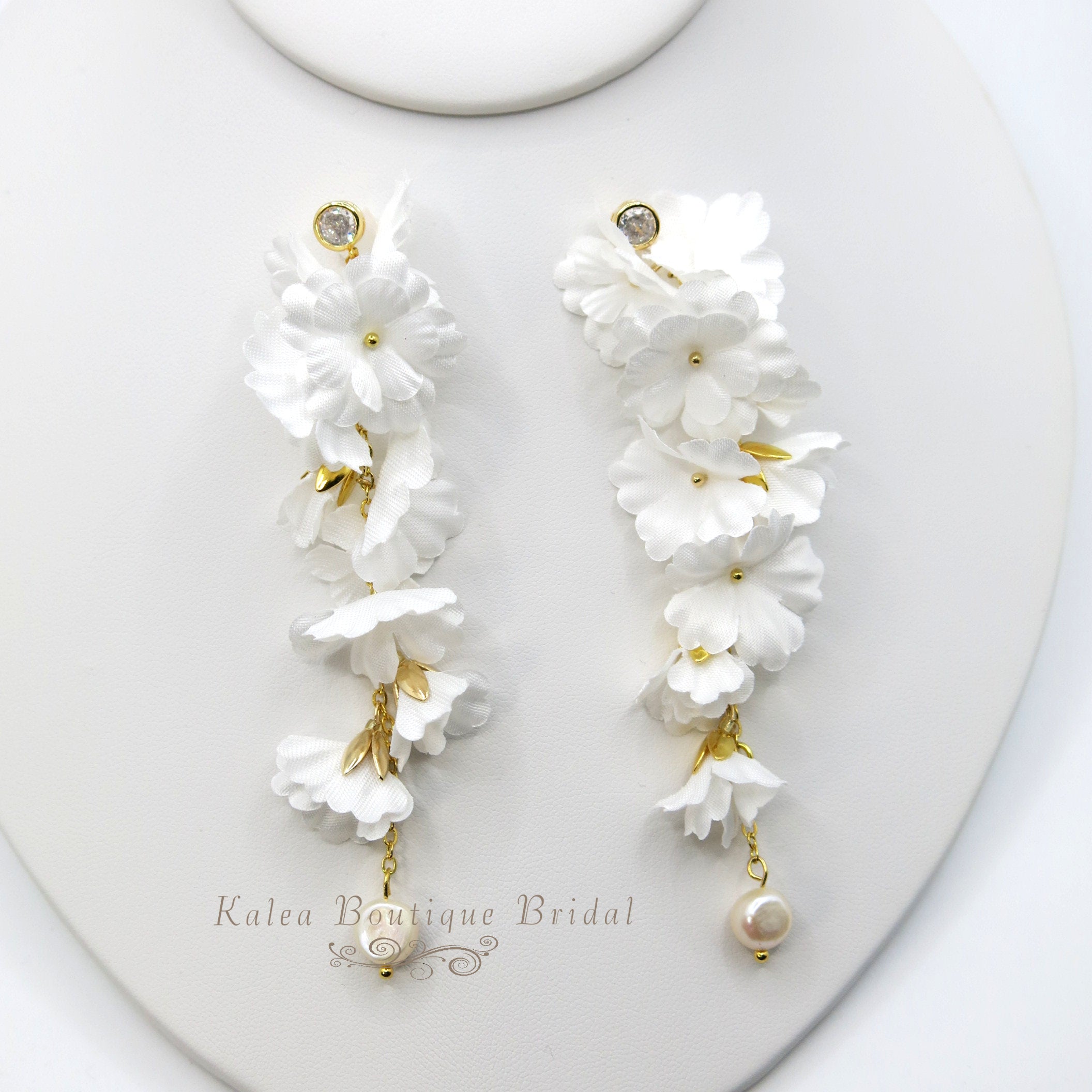 Hot White floral bridal earrings Flower wedding earrings Long gold statement earrings for brides Freshwater pearl earrings Boho bridal jewelry