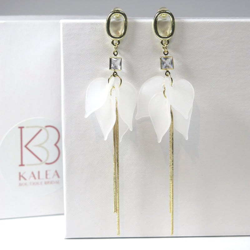 Floral White Ear Studs, Flower Petal White Bridal Earrings, Wedding Floral Chain Dangle Earrings - KaleaBoutique.com